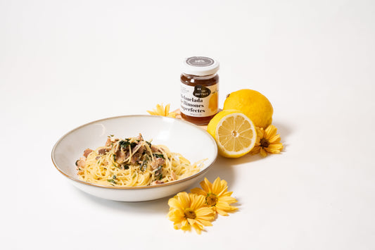 Nuestra mermelada de limones conserva la acidez característica de los cítricos que combina a la perfección con la dulzura de esta conserva.